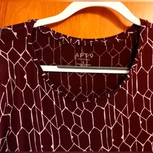 Maroon and white tunic with honeycomb pattern. Apt 9. Women's L.